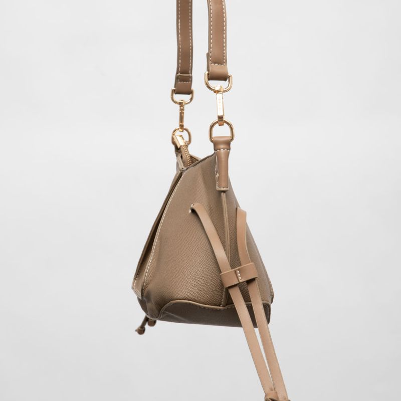 SAC CAFE THU GR-A25015 281117 CM